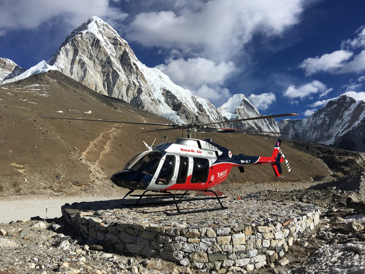 heli landing in gorakshep everest